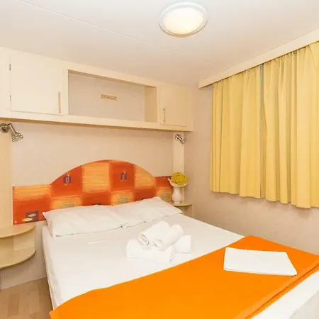 Diana & Josip Mobile Homes 3* بيوغْغاد نا موغو