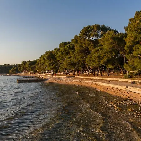 Diana & Josip Mobile Homes פארק נופש