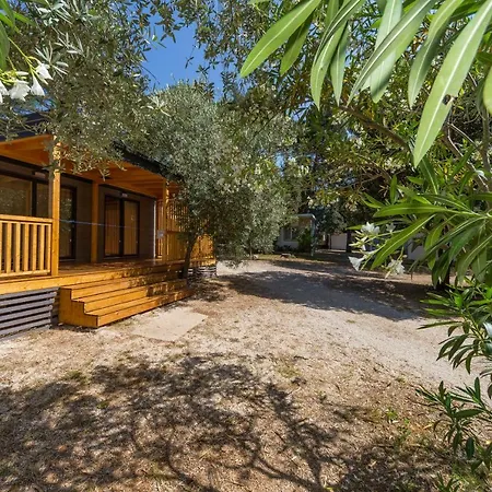 פארק נופש Diana & Josip Mobile Homes ביוגראד נה מורו