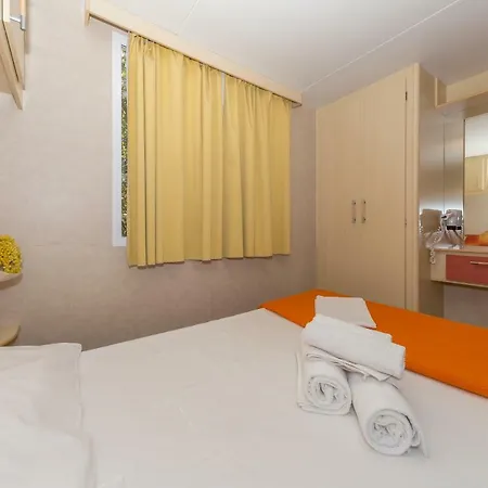 Diana & Josip Mobile Homes ビオグラード・ナ・モル