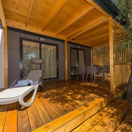 Diana & Josip Mobile Homes 3*