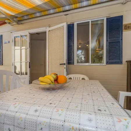 منتزه العطل Diana & Josip Mobile Homes بيوغْغاد نا موغو