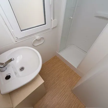 Diana & Josip Mobile Homes ビオグラード・ナ・モル