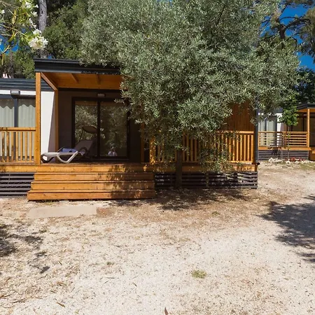 Diana & Josip Mobile Homes منتزه العطل