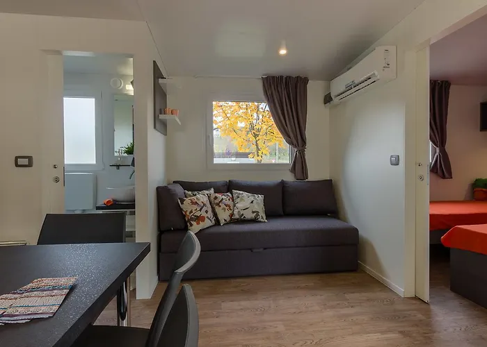 Diana & Josip Mobile Homes 3*